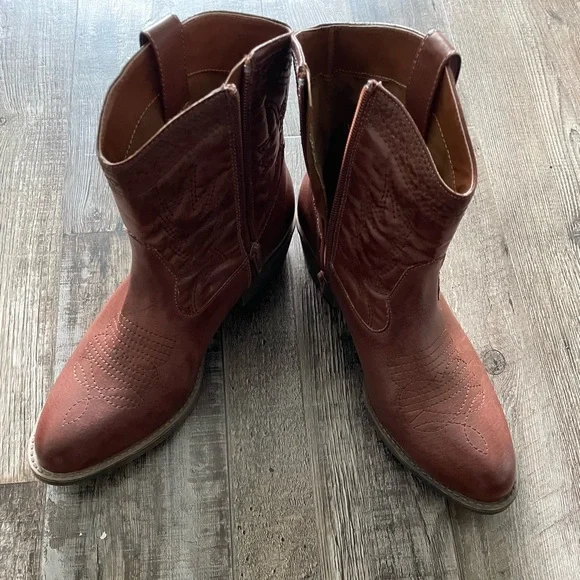 Coconuts By Matisse Pistol Cowboy Bootie Boots Size 7.5 Like New Never Worn - Picture 3 of 6